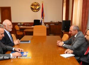 Бако Саакян принял президента Американского университета Армении