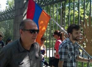 Акция около Баграмян,26: Серж Саргсян должен покинуть свой пост