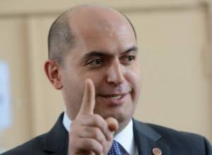 Armen Ashotyan gathers cigarettes