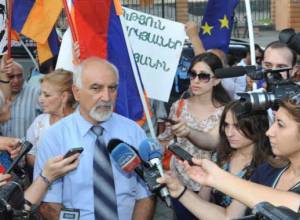 П. Айрикян: "Серж Саргсян провалил"