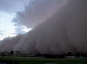  Huge dust storm: the view is spectacular