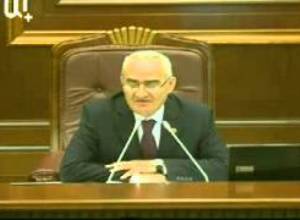 Почему  депутаты шумели?