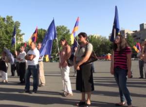  Paruyr Hayrikyan ends hunger strike 