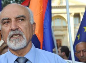 Hayrikyan wonders how Armenian authorities dare to celebrate Independence Day