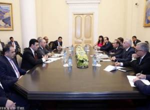  Hovik Abrahamyan received Kuwait parliamentary delegation