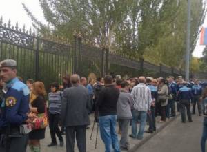 Today extraordinary session at the NA: action is going on