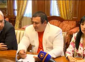 Gagik Tsarukyan, Garnik Isagulyan meet in Yerevan