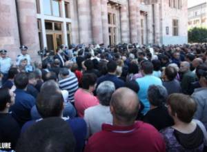 No HHK member approaches to the entrepreneurs: action in front of the Government