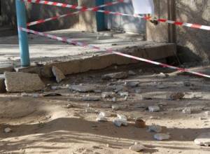 Flat walls cracked because of construction