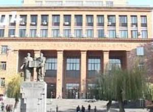 Сурик Хачатрян – единственный, у кого есть докторская степень