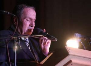 Levon Ter-Petrosyan addresses ralliers in Liberty Square 