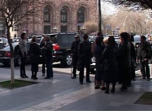 Neither Serzh Sargsyan nor Hovik Abrahamyan can solve the problem: action in front of Government