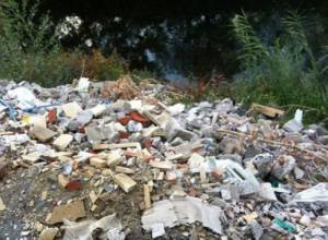 Debris dumped into Hrazdan river in broad daylight, alarms Anahit Bakhshyan