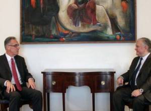 Armenian FM receives outgoing Ambassador Henri Reynaud