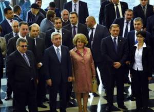 Serzh Sargsyan and his wife got acquainted with “Yerevan Show 2014”