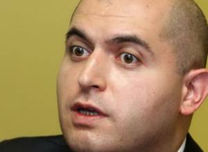 Армен Ашотян: "Нарушаешь традиции, чтобы что?"