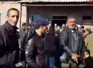 Eghnik village residents threaten to close the road again