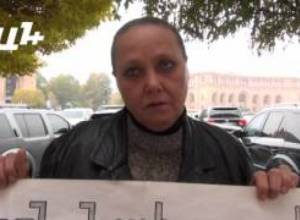 Pilot's wife holds protest near government, demands fair compensation 