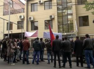 Protest action outside OSCE Office in Yerevan: Activists waiting for response