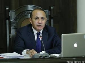 Овик Абраамян разозлился и снял вопрос