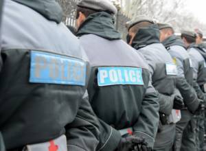 От имени властей поздравил полицейских