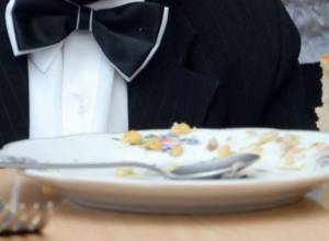 Пока не выяснят причину отравления