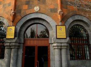 Сжег автомобиль марки Бентли