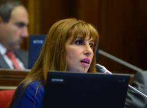 Zaruhi Postanjyan shares leaflets