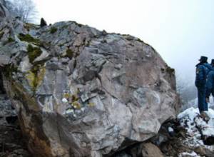 Крупный обвал на автодороге Цав - Шишкерт