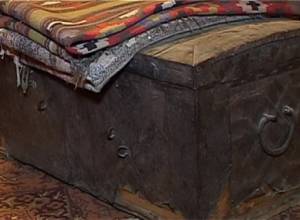 Sixteenth-century suet found in box