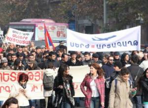 Rally participants start march to PACE office 