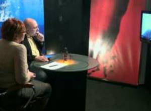 От подобных проявлений мост еще больше краснеет