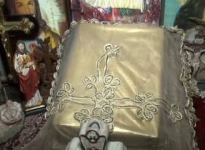 Որդան կարմիրով գրված Ավետարանի մոտ աղոթելու են գալիս ամբողջ աշխարհից