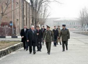 Министр иностранных дел посетил воинскую часть