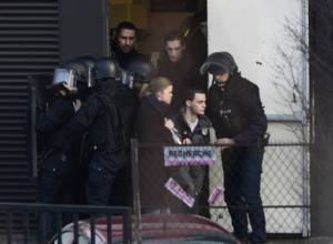 Two people killed in Paris: Meeting between Hollande and Merkel postponed