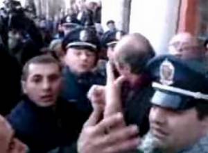 В Гюмри автошествие и акция протеста: прямой эфир