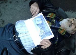 Посольство РФ не реагирует на требования участников акции