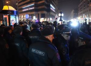 Спецназ подвергает приводу людей