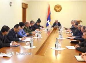 Бако Саакян провел расширенное совещание