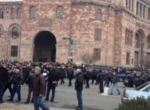 Предупредительное шествие на площади Республики