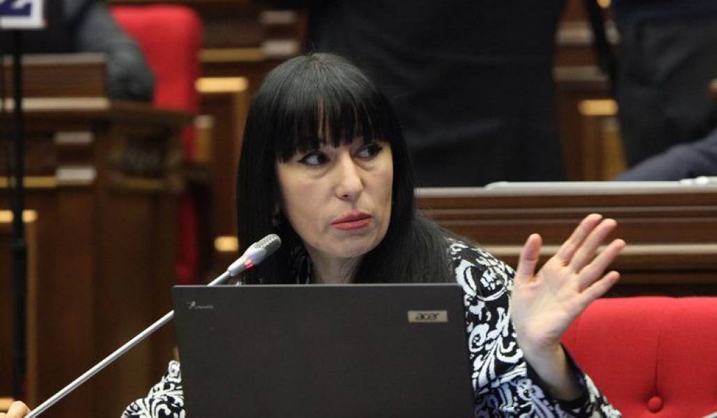 cfe2093829eef78e148ba47e159bf4ff