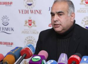 Raffi Hovhannisyan receives Marten Ehnberg