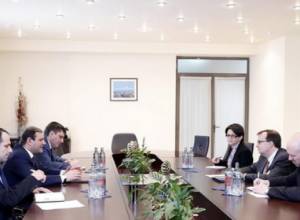 Тарон Маргарян встретился с послом США в РА