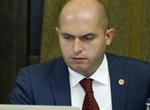 А. Ашотян воспользовался правом отпуска за свой счет