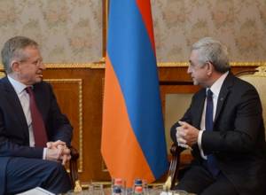 Serzh Sargsyan receives EIB Vice-President
