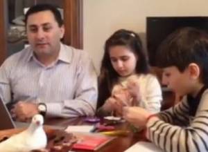 Who does S. Farmanyan give forget-me-not flowers to?