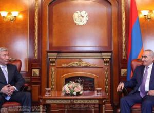Galust Sahakyan receives the Ambassador of Kazakhstan