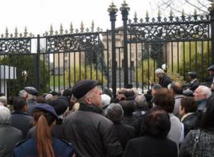 “Nairit” employees gathered near Baghramyan 26: 7or