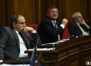 Обсудят отчет комиссии по газу: прямой эфир