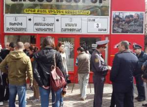 Председателю фонда  "Право и содействие"  не позволили зайти в здание